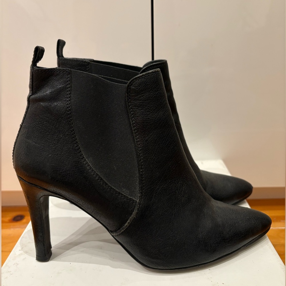 Comptoir des Cotonniers black leather booties